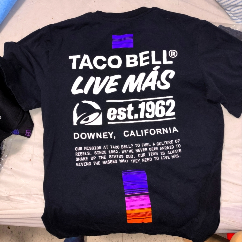 Tacobell employee shirt size medium